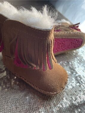 Infant UGG size 2/3 Pink & Suede Fringe Boots